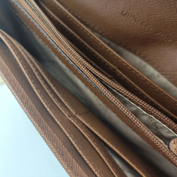 Michael Kors MK Signature Convertible Wallet • Crossbody - Picture 8 of 13